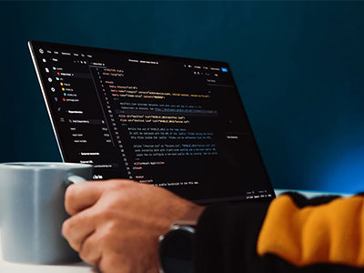 菠萝TV像排错：先查相关变因果了吗，再把例子标清楚（读完更顺）